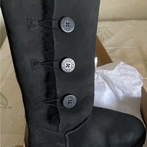 Women’s Bailey Button Triplet II UGG Tall Boots size 11 - Black